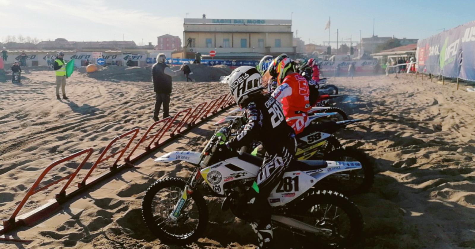 Il motocross protagonista in spiaggia