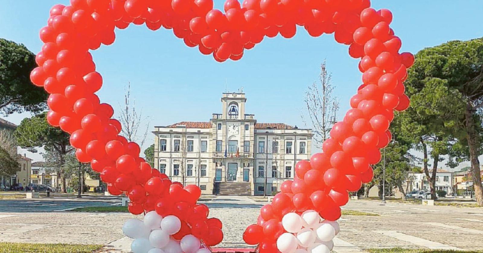 La città dell'amore, col cuore per selfie