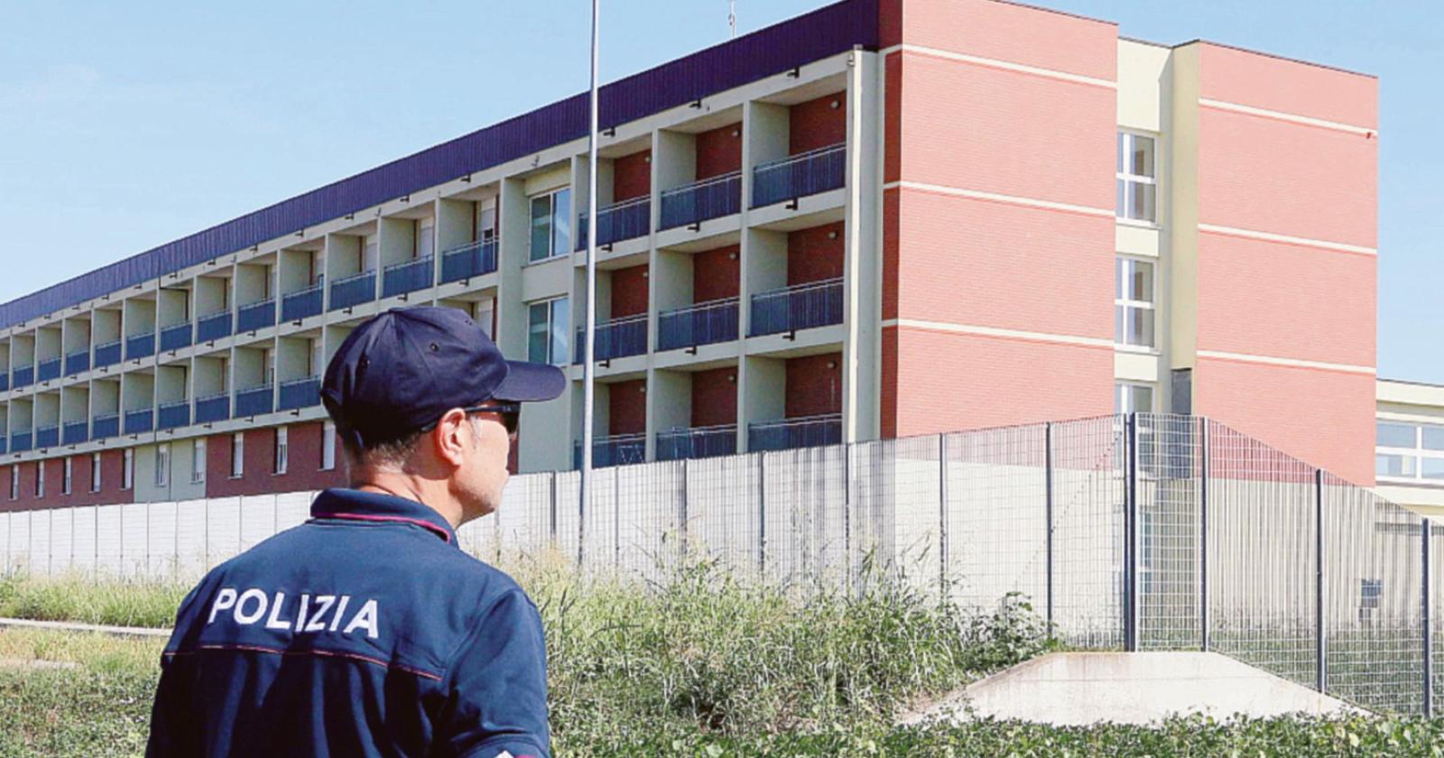 Il medico del carcere preso a sputi: "Serve personale"
