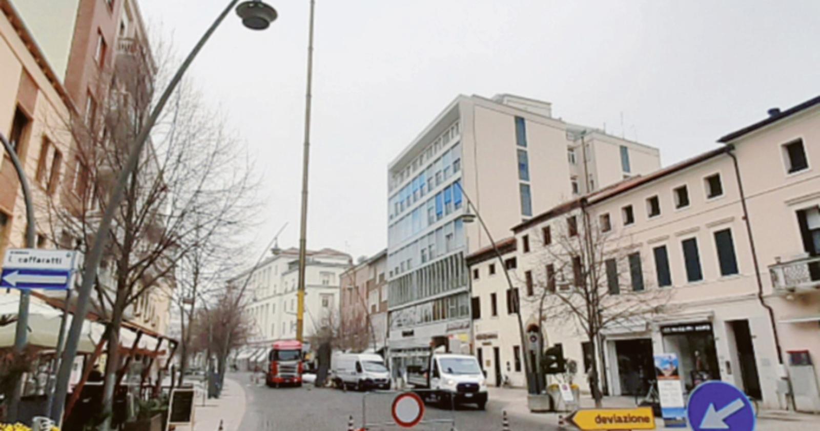 La mega antenna blocca il Corso