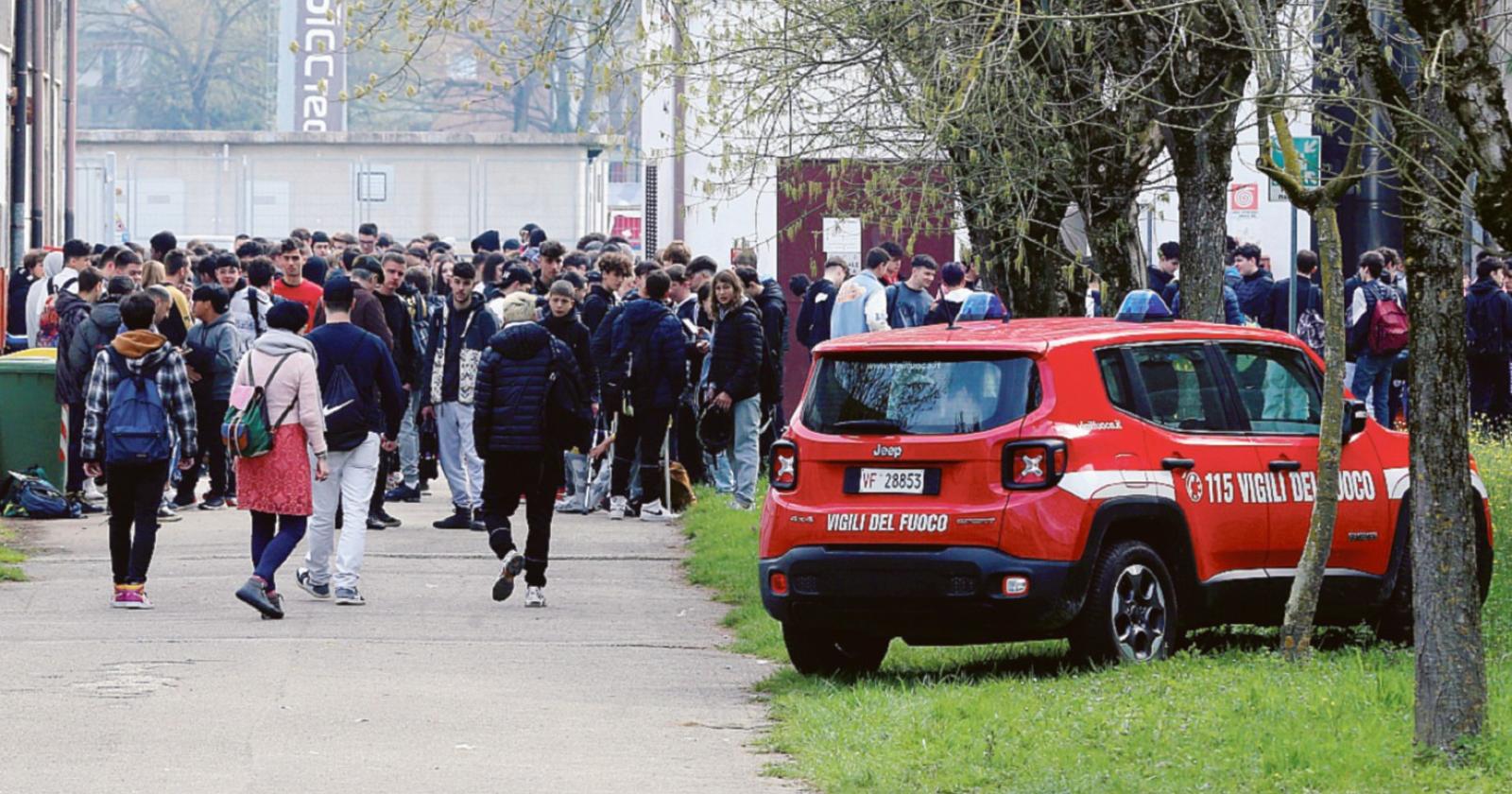 Esplosione all'Ipsia, è stata una folle bravata