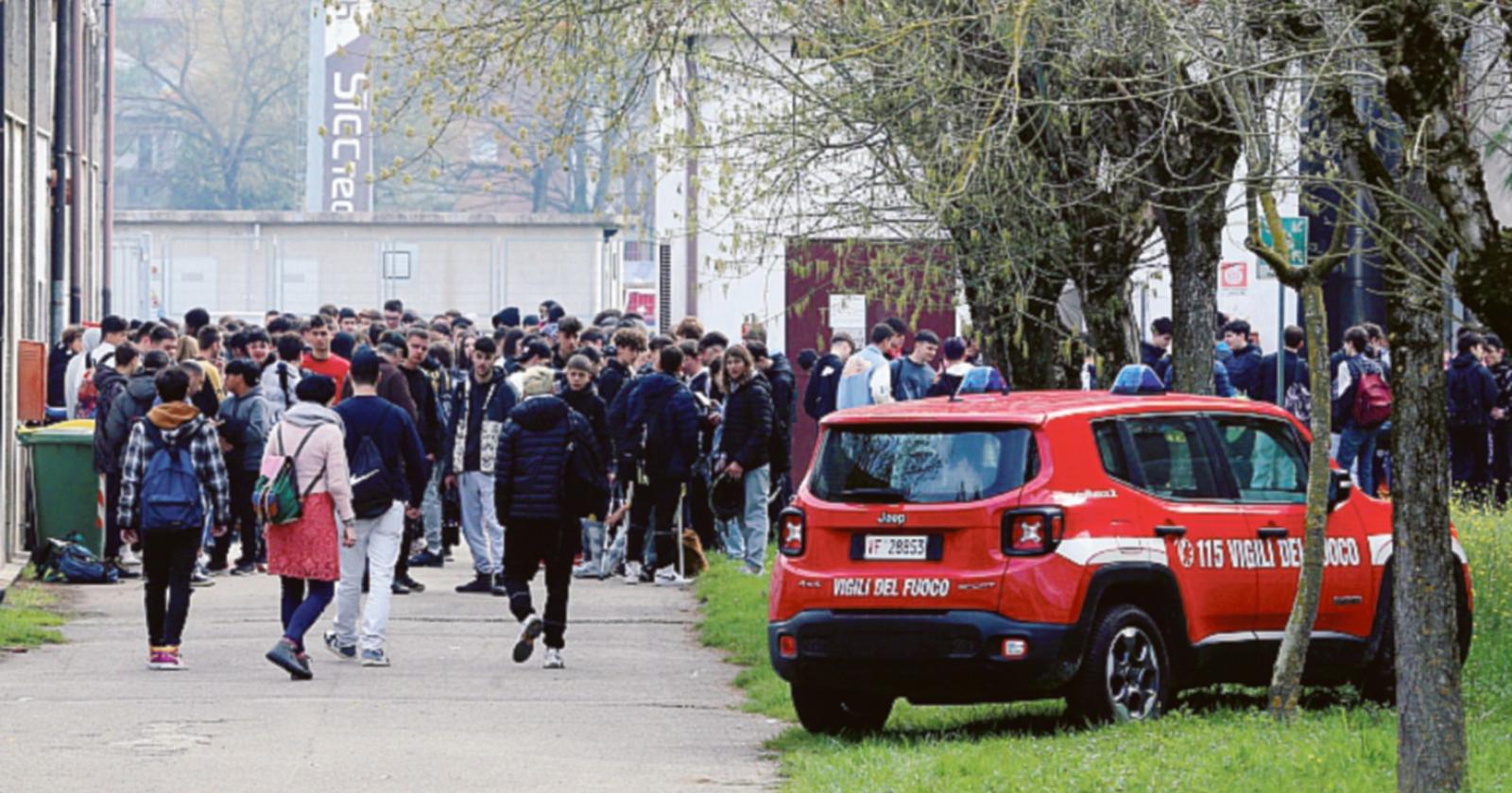 Esplosione a scuola, indagini vicine alla soluzione