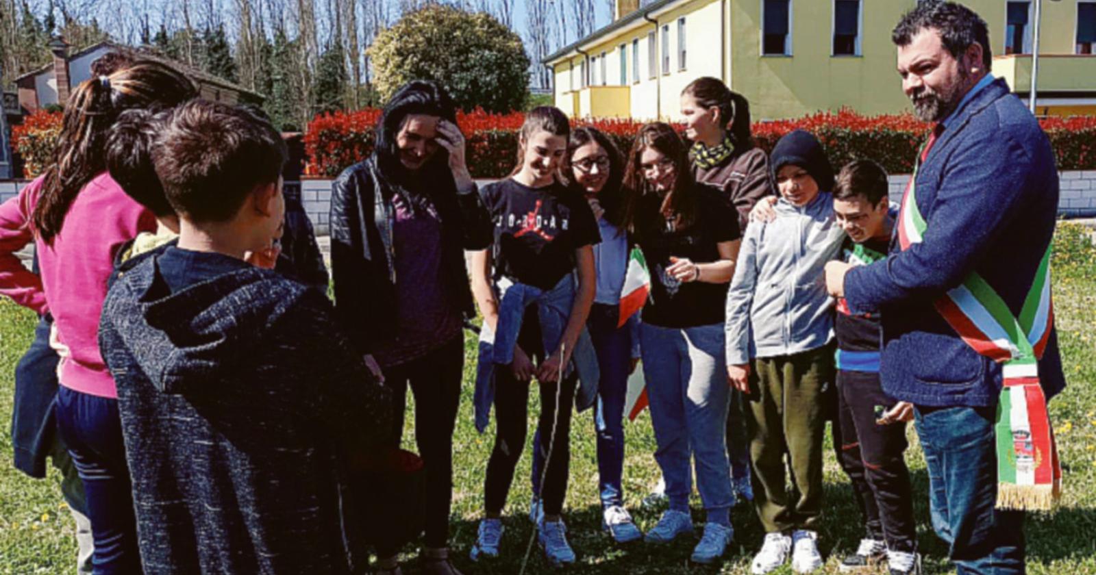 Il Lions club pianta il primo alberello di una lunga serie