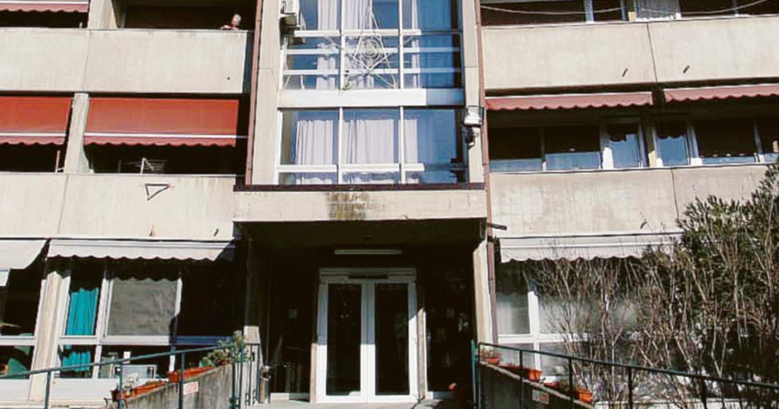 Via tutti gli anziani da Casa Serena