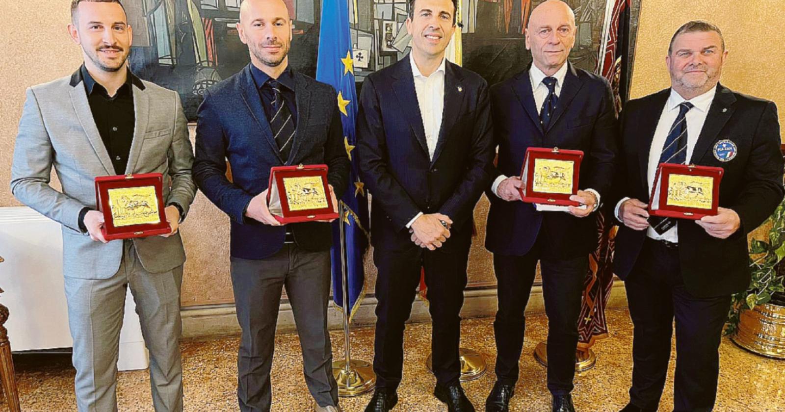 I gladiatori dal braccio di ferro