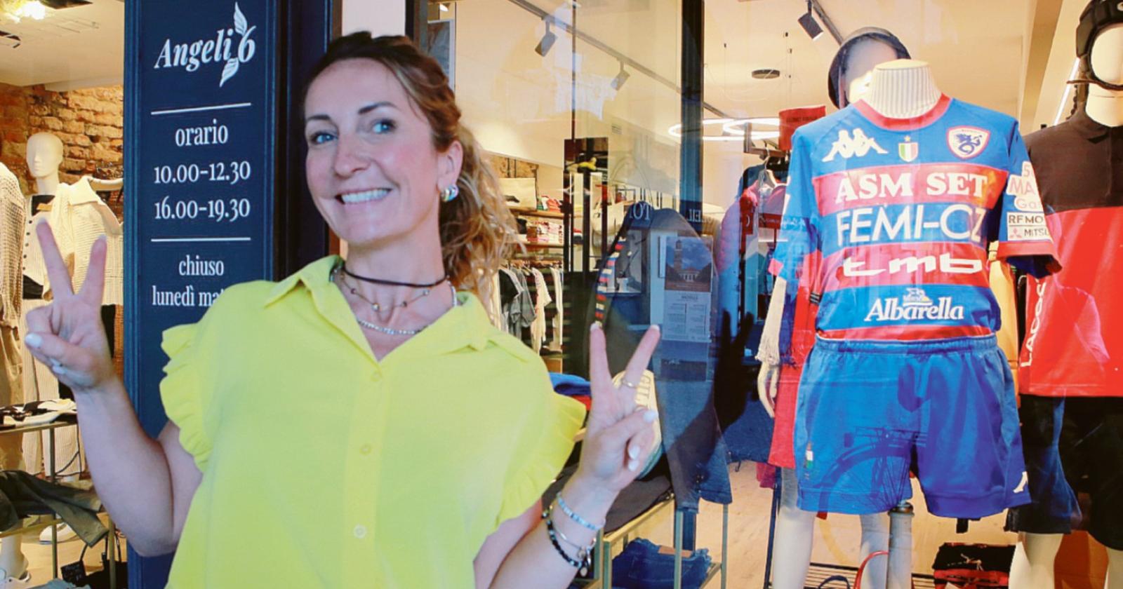 La citt&agrave; si veste di rossobl&ugrave;