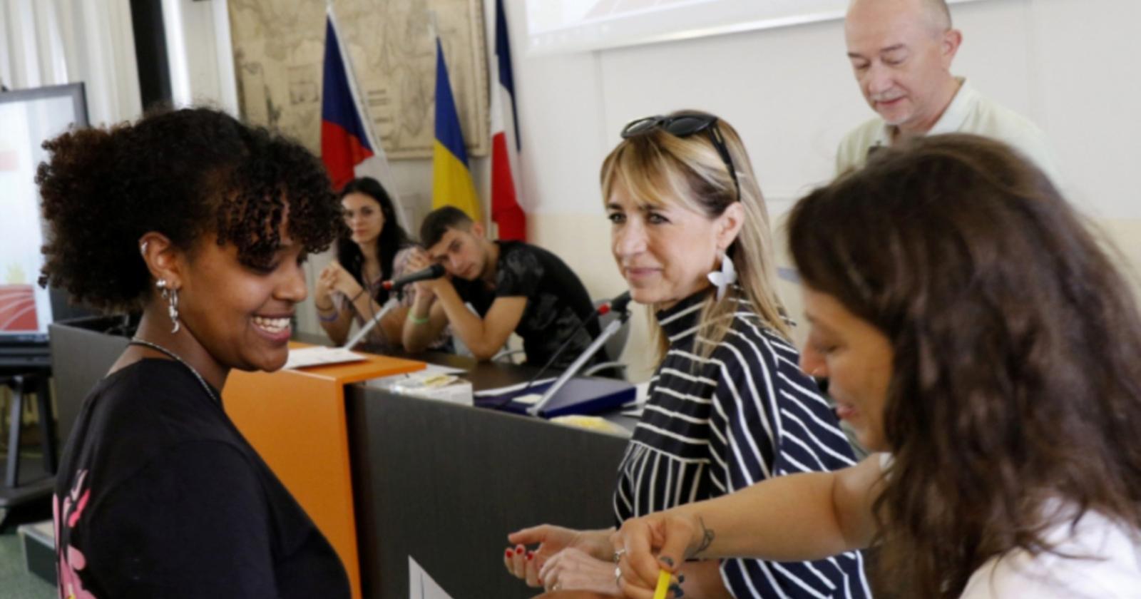 Cento ragazzi che rendono grande il De Amicis: consegnati i riconoscimenti
