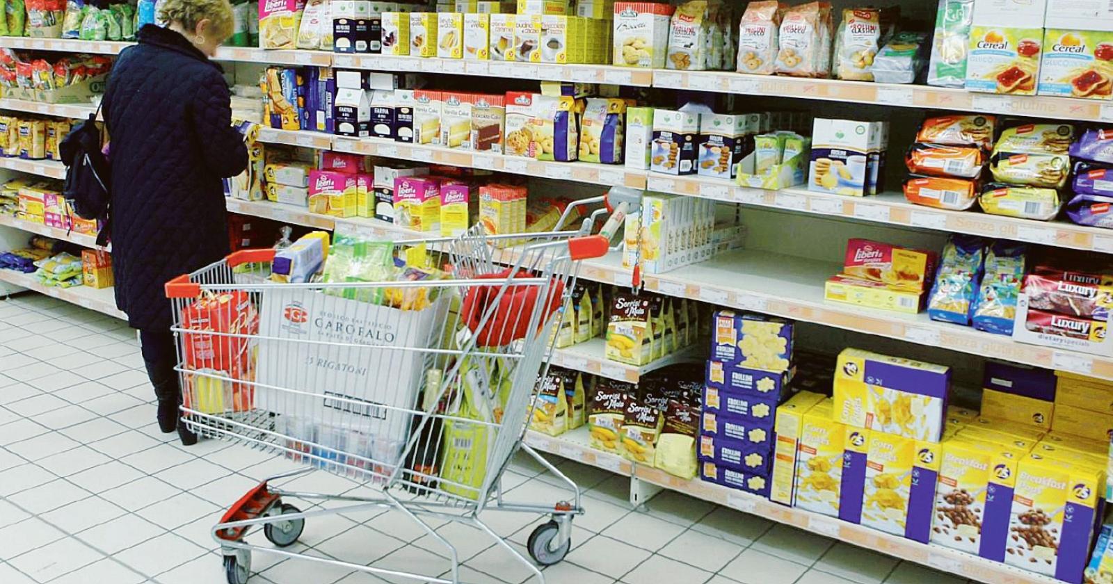 Prezzi, botta da 1600 euro a famiglia