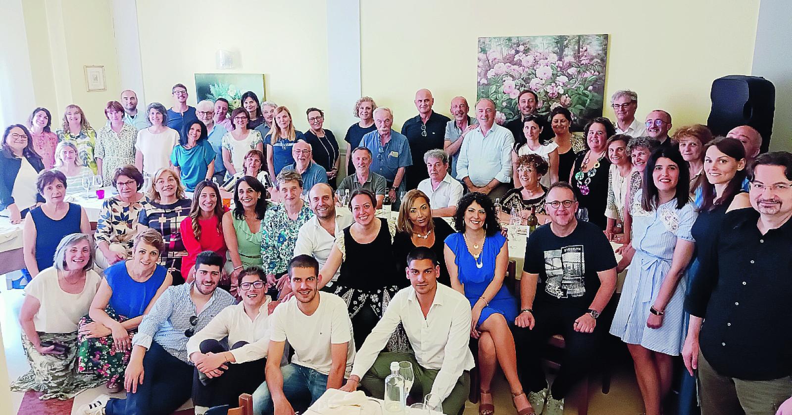 Abbracci a chi arriva e a chi parte