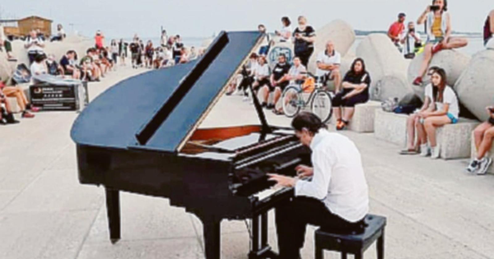 Il Pianista Fuoriposto si sposta 