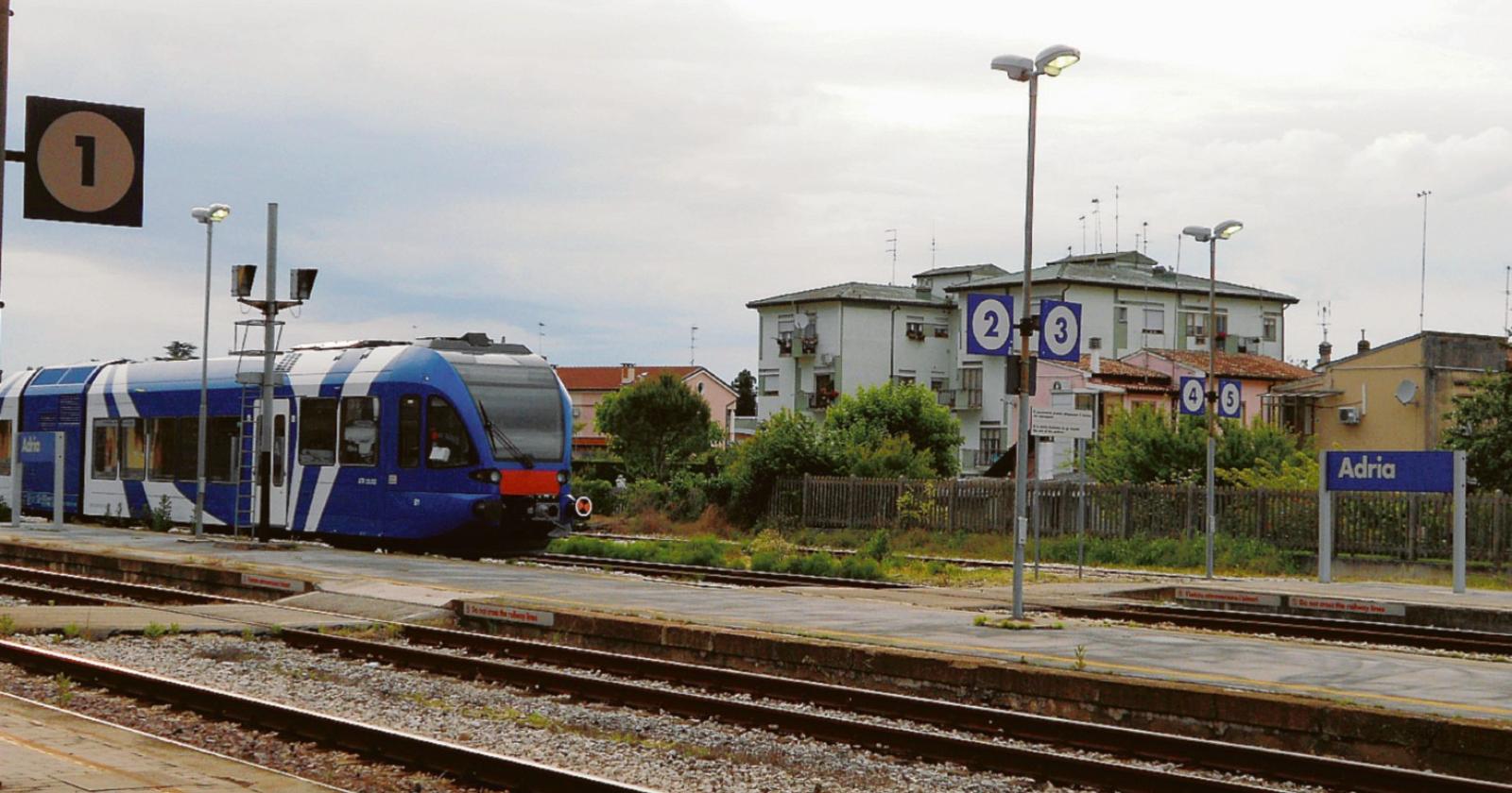 "Treni cancellati, bus in ritardo e puzza: un calvario"