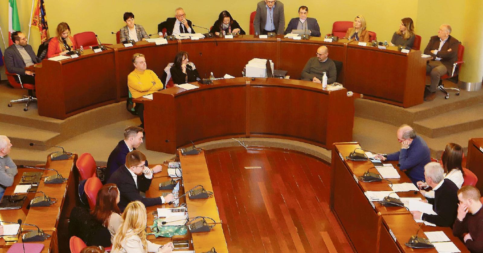 Sorpresa: manca il Pd. Solo 9 firme