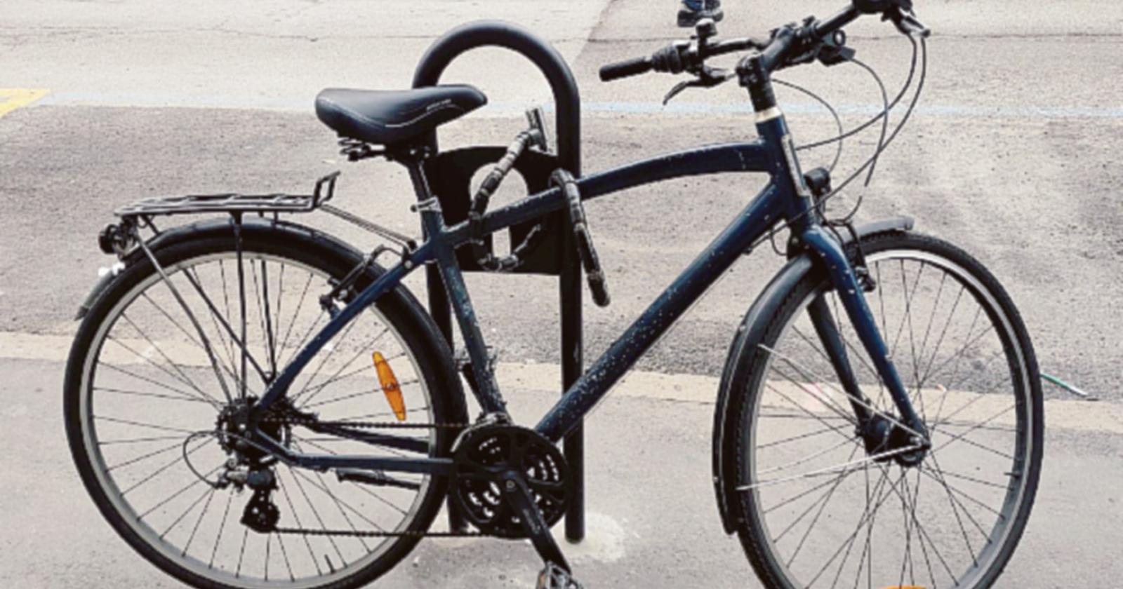 Va a fare le prove del coro e le rubano la bicicletta