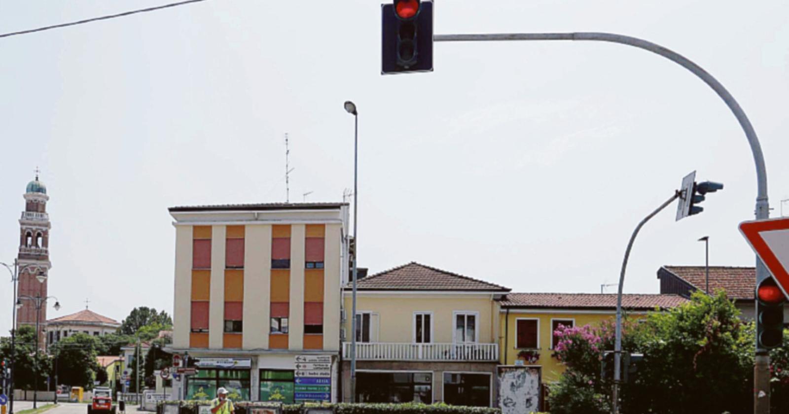 Ponta addio, ecco i soldi per eliminare il semaforo