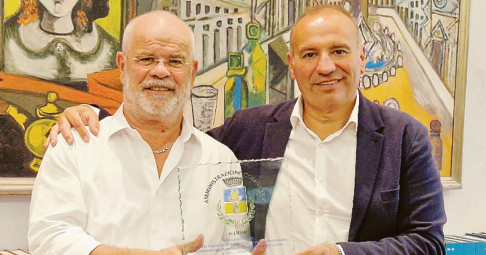 Resini “saluta” il municipio