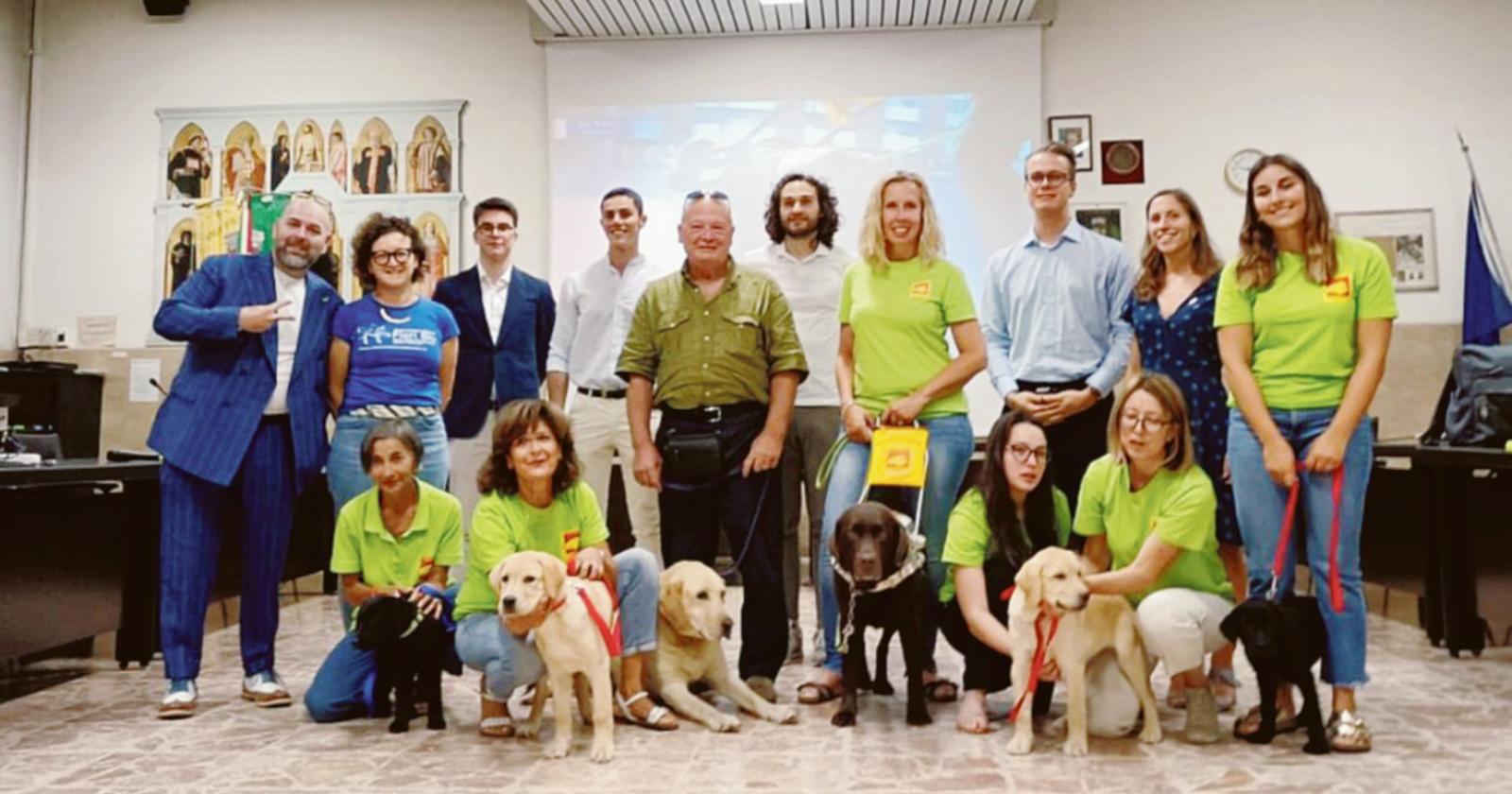 Quattro zampe, un gran cuore e due occhi per chi non vede