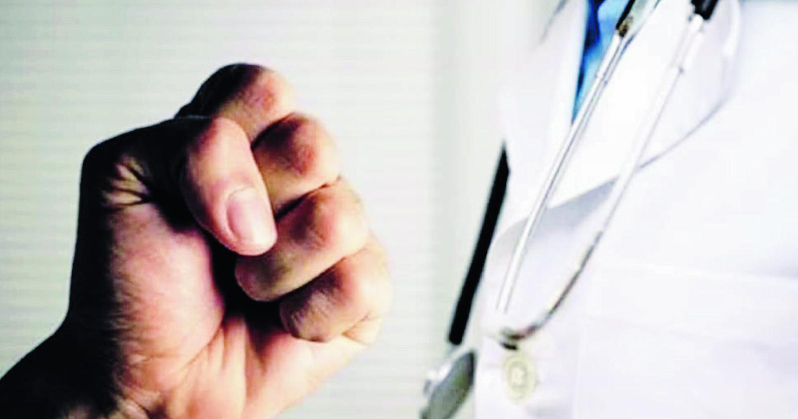 Nega l&rsquo;oppiaceo, dottore aggredito