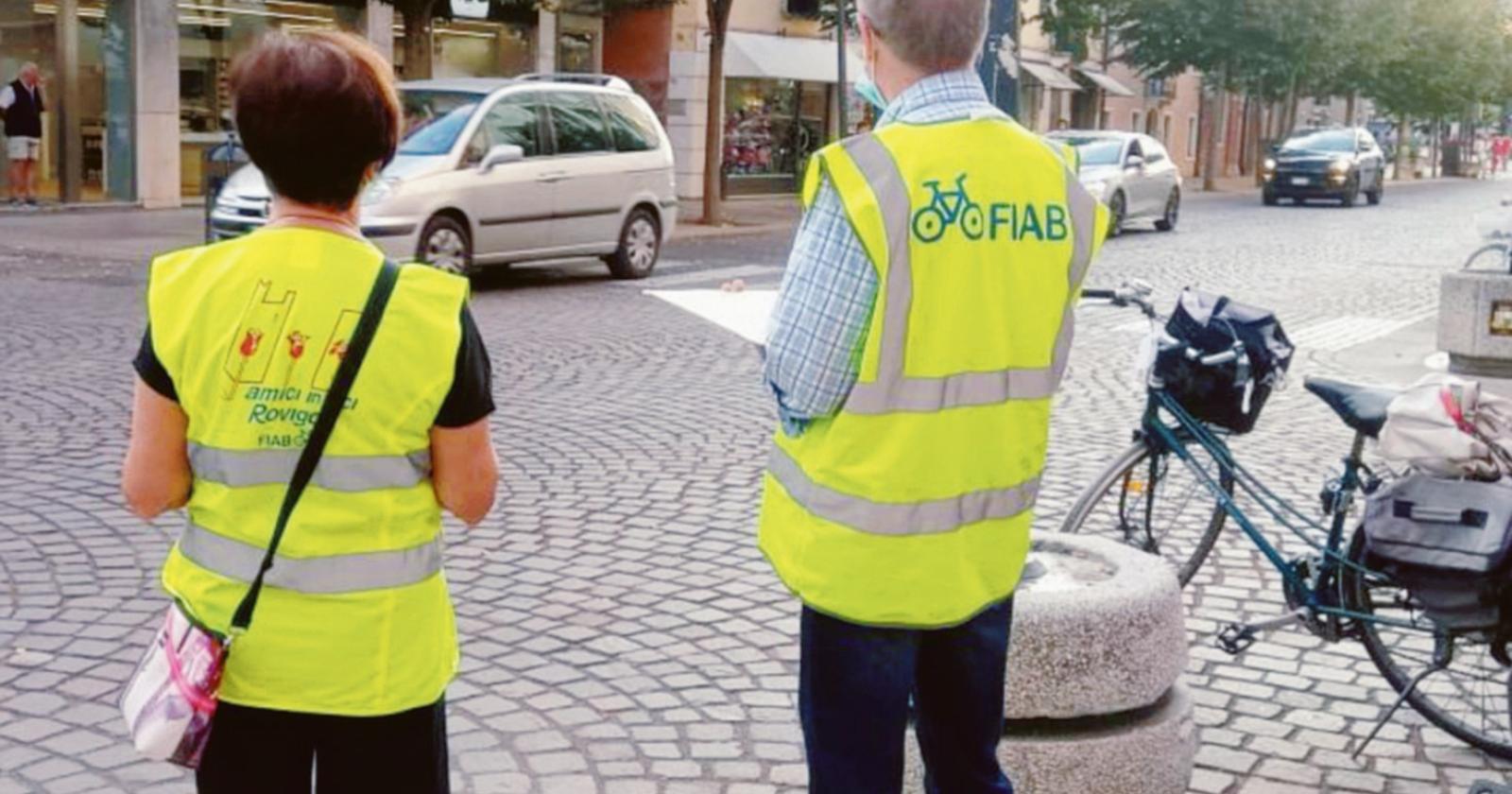 "Mettiamo il corso a senso unico per le auto"