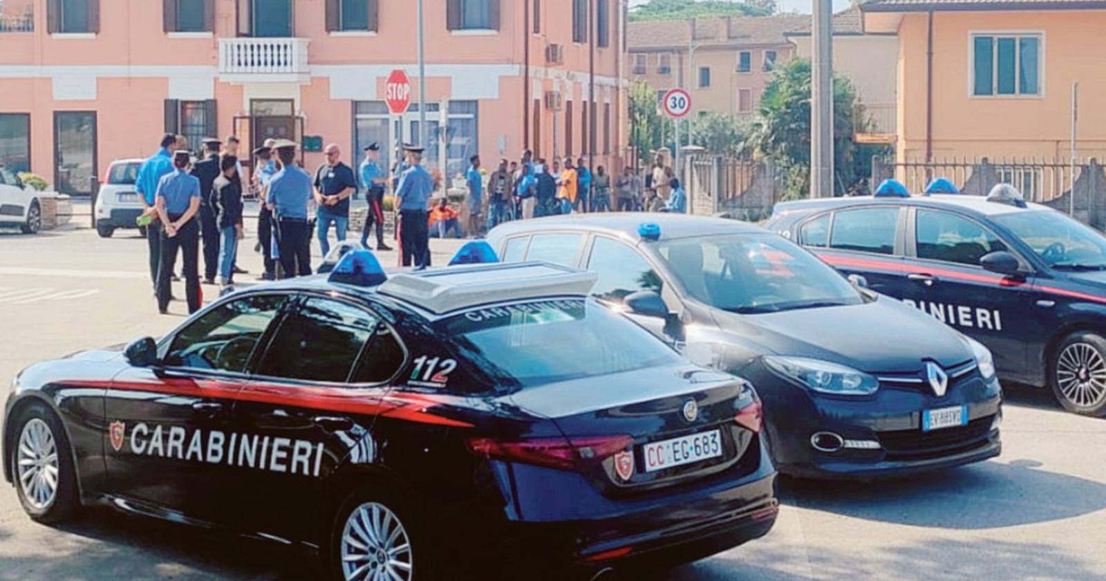Il sindaco: "Gesto strumentale, la legalità dà fastidio"