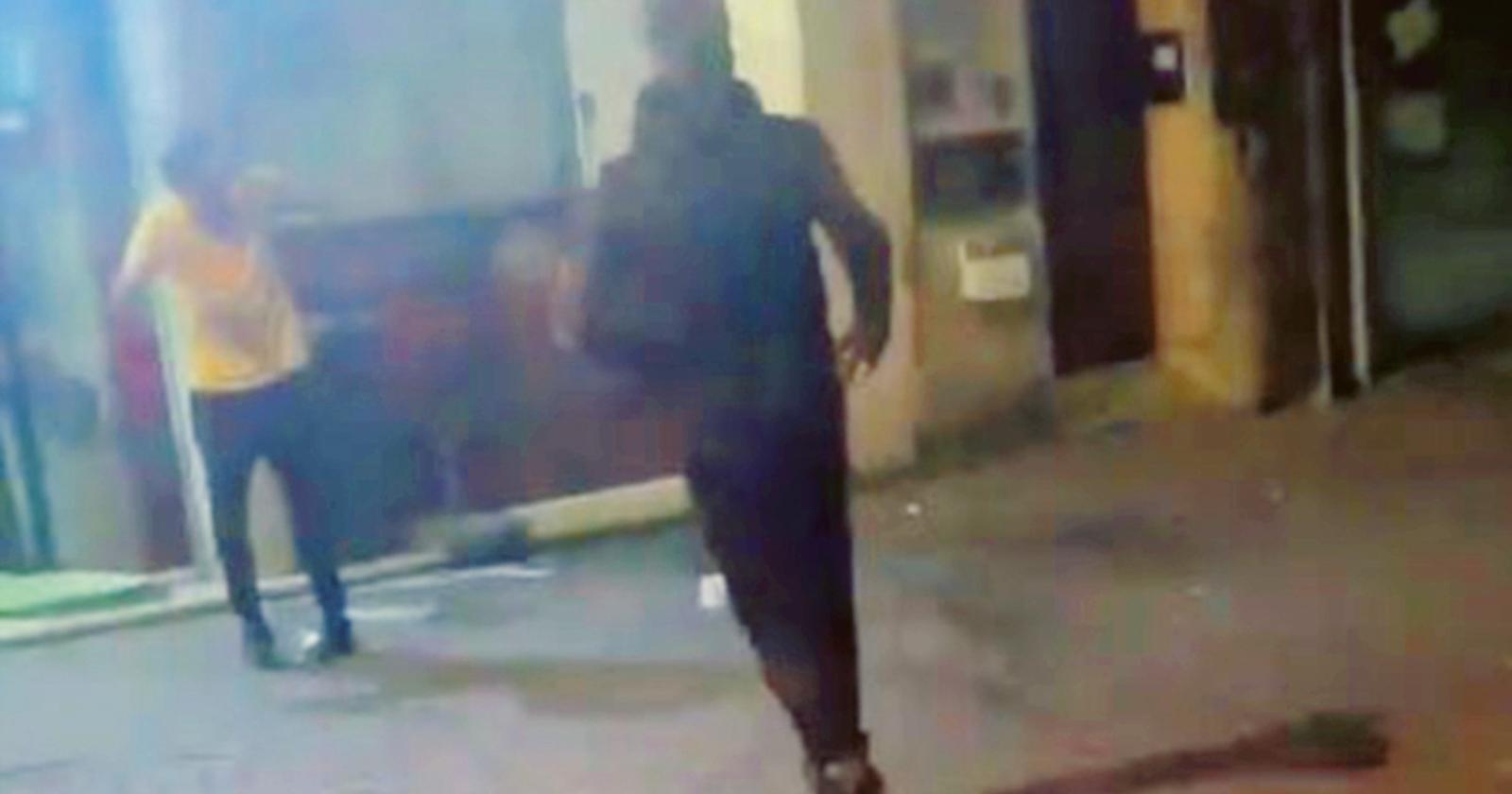 Sfregiato a bottigliate, beccato uno degli aggressori