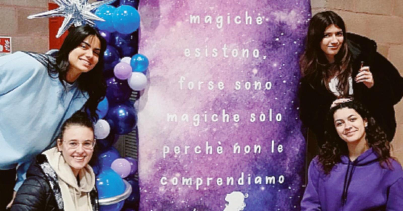 Studenti immersi tra le pagine