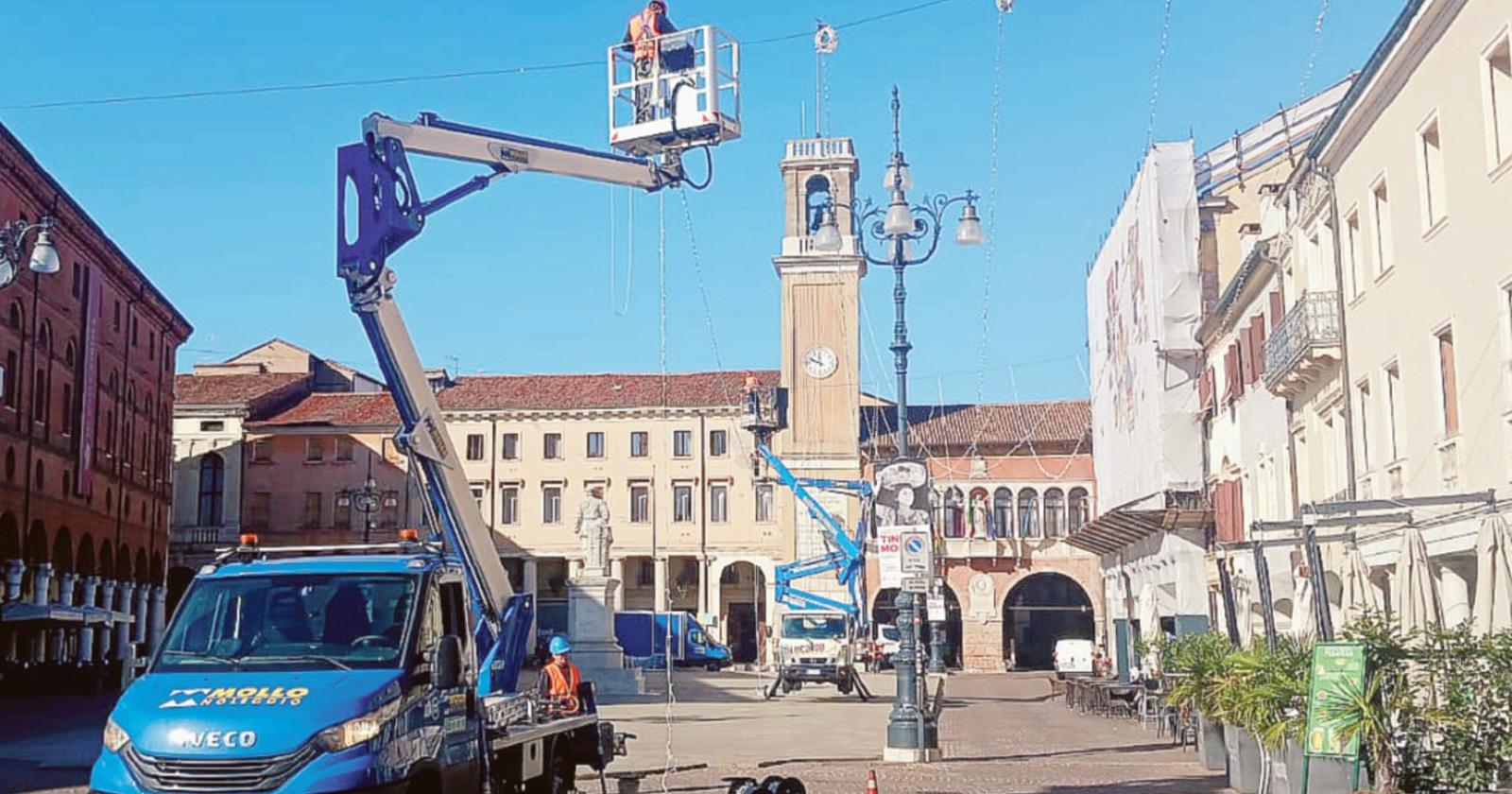 Sorpresa: già installate le luminarie