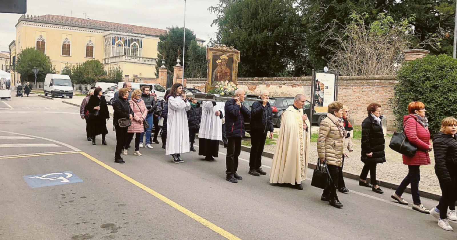Il paese celebra la Madonna