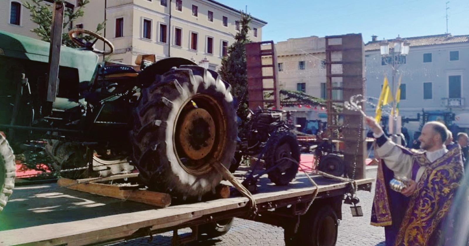 “La persona prima del mercato”