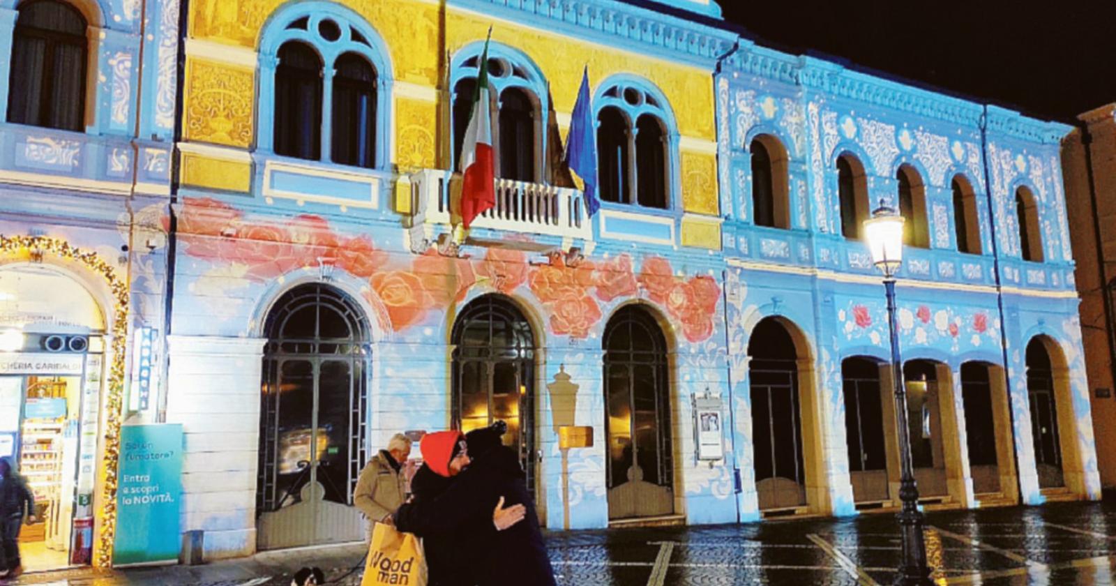 Videomapping, i palazzi si colorano a Natale