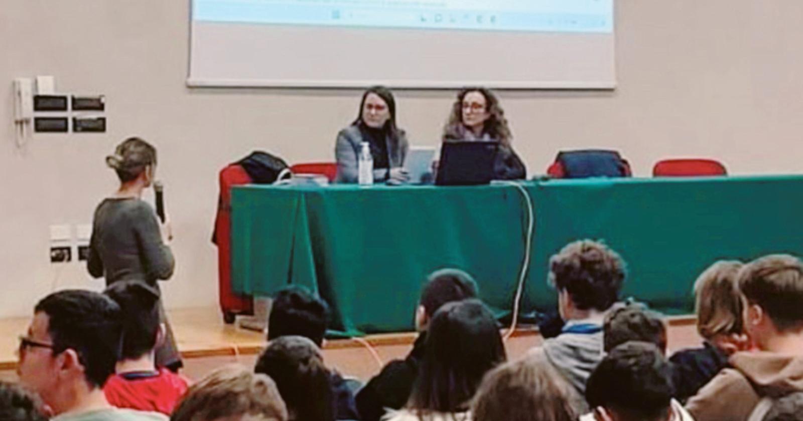 La lezione del Centro antiviolenza: “Ragazze, non abbiate paura”