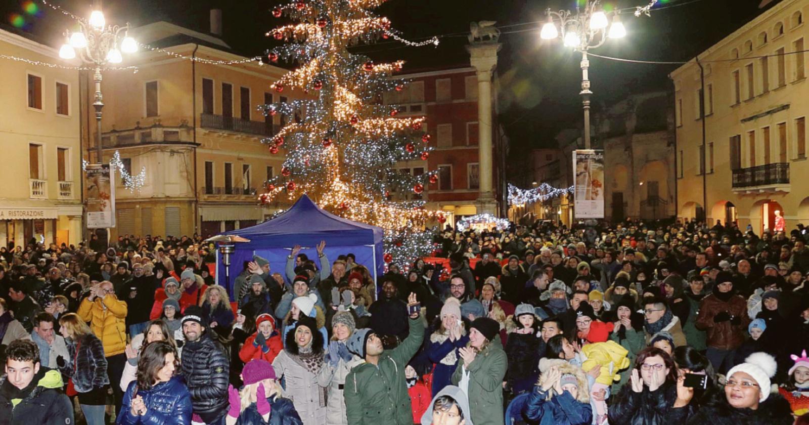 Il nuovo anno si saluta in piazza