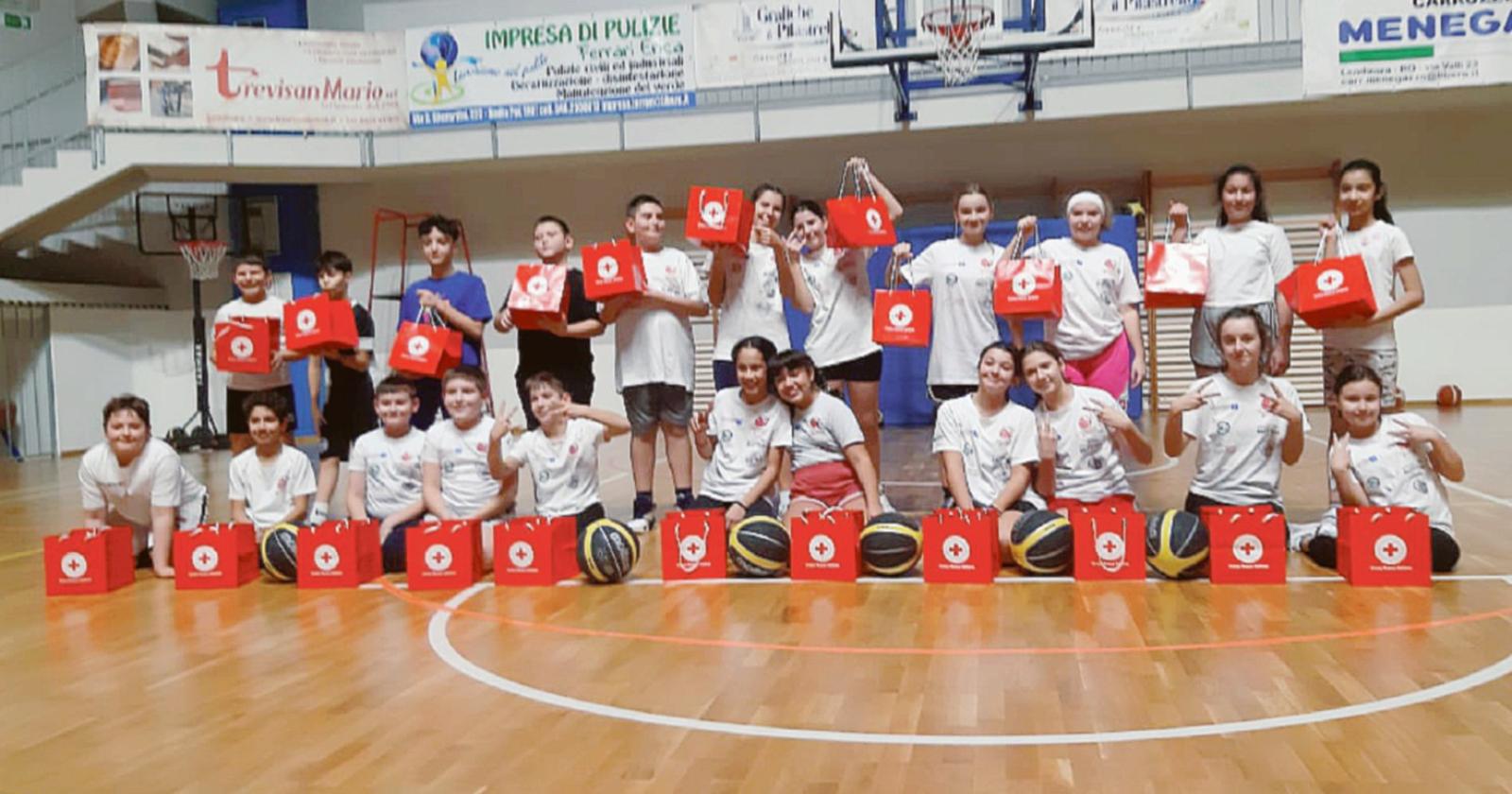 In più di 100 sotto canestro