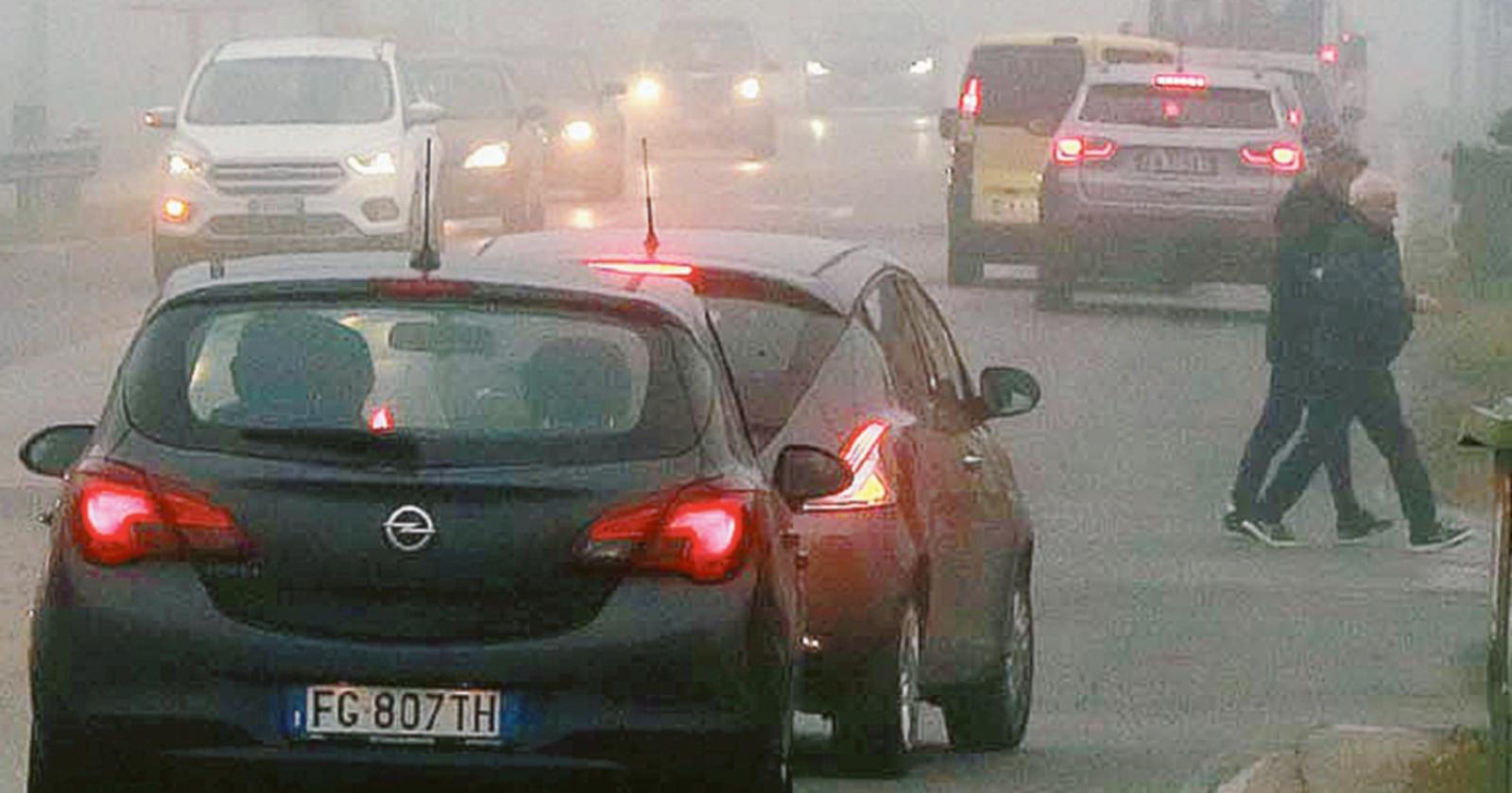 Lo smog ancora sopra i limiti ma le previsioni bloccano l’allerta
