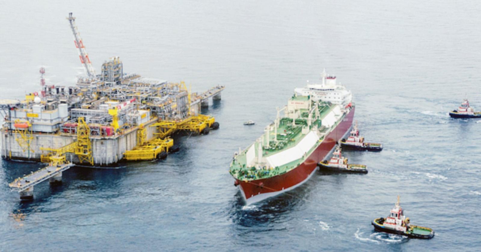 Il gas gira al largo, l’economia trema