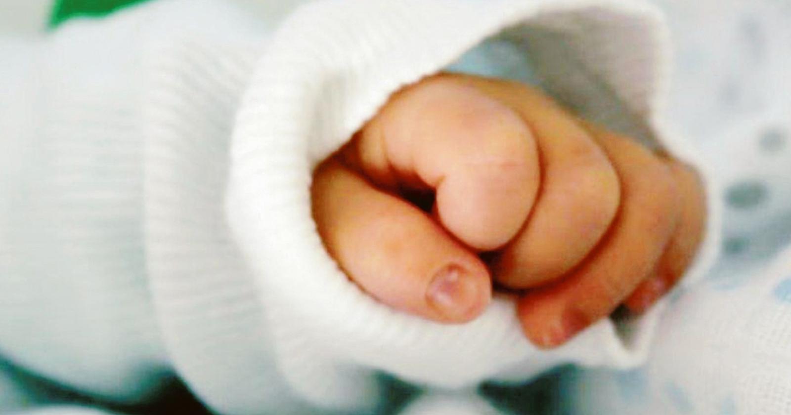 Bimbi e neonati picchiati, ustionati, affamati: genitori rom condannati