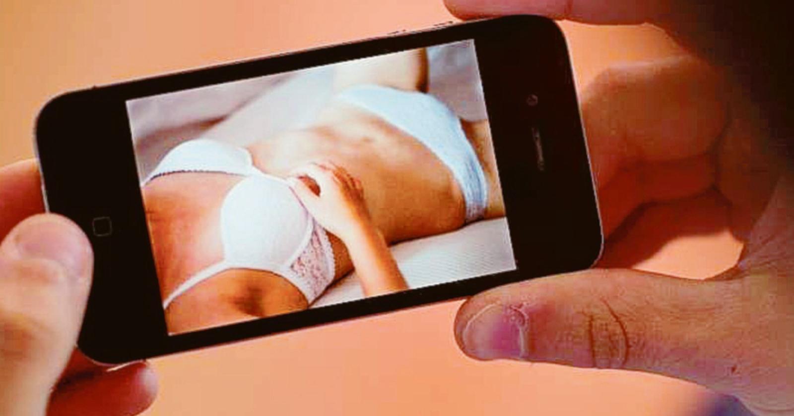 Otteneva foto erotiche fingendosi ragazzino