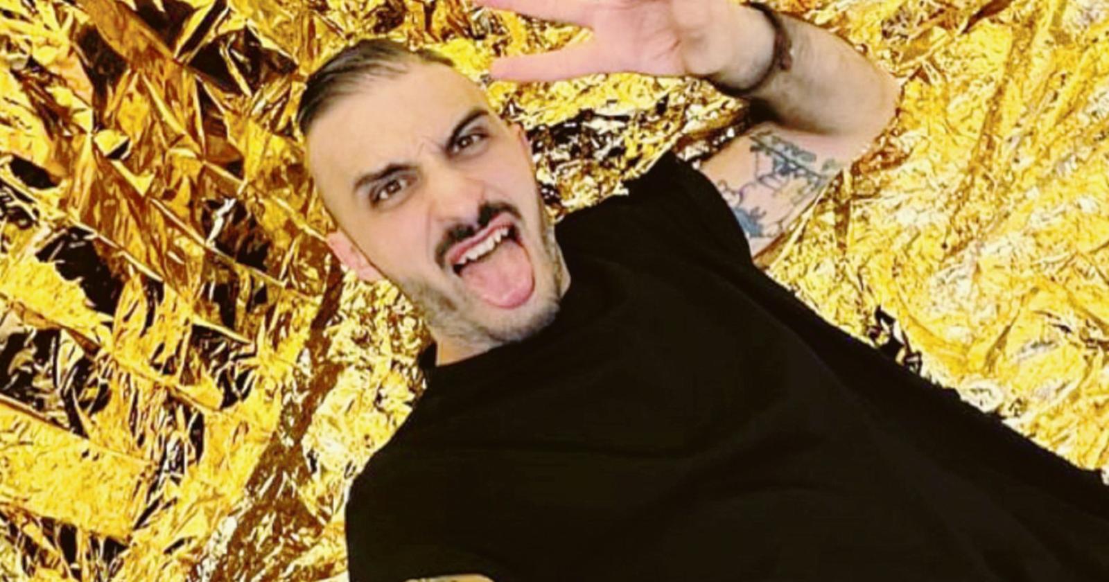 Si parte con “This is whoooa”