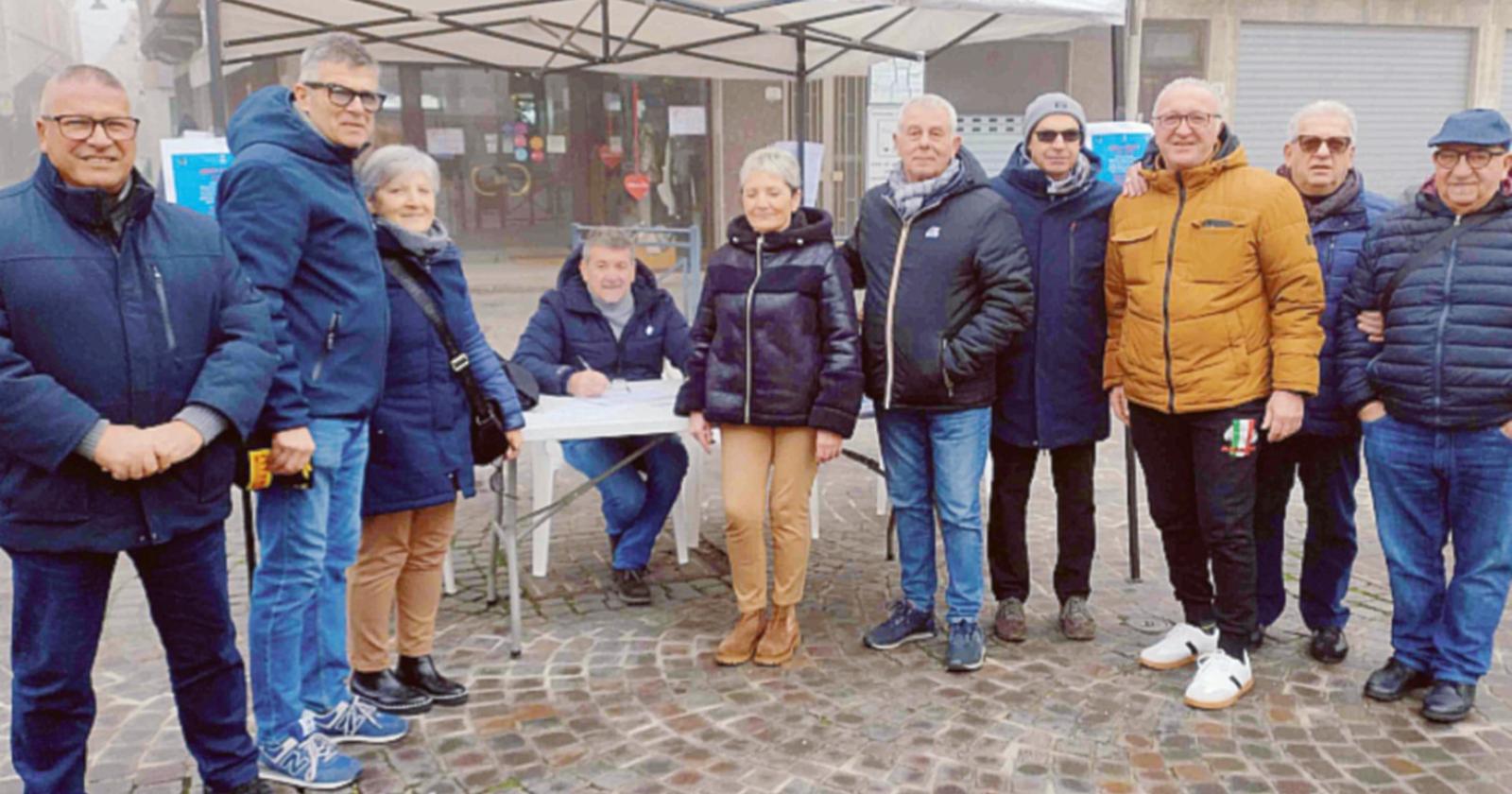 Raccolta firme per fermare le estrazioni