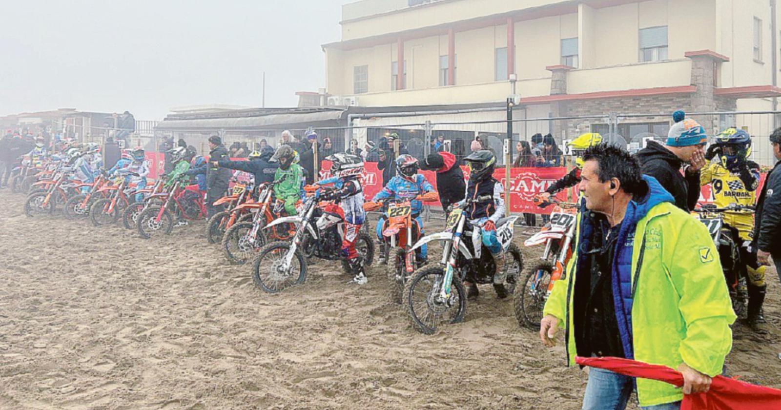 Il motocross si “prende” la spiaggia