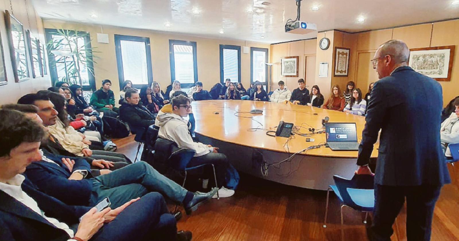 Gli studenti a tu per tu con la Bcc