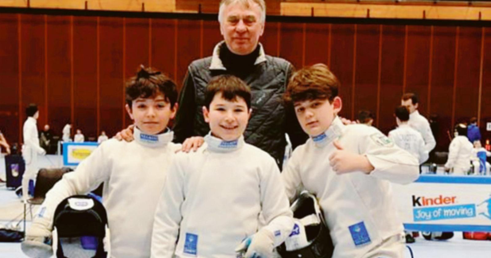 Incrocio di “spade” in pedana