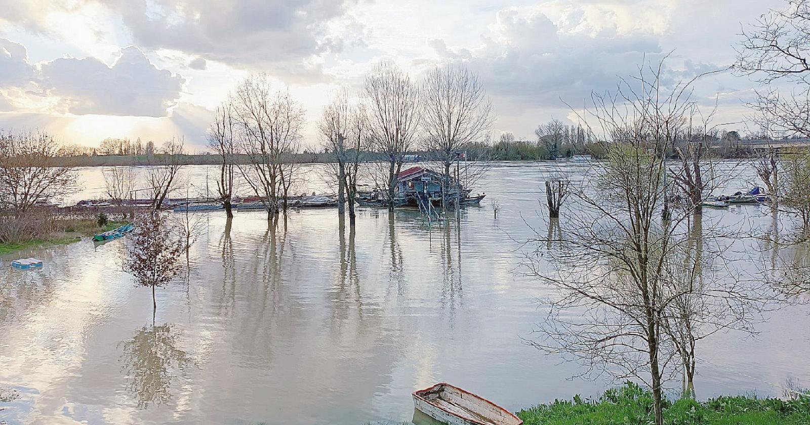 La piena del Po bagna il Polesine