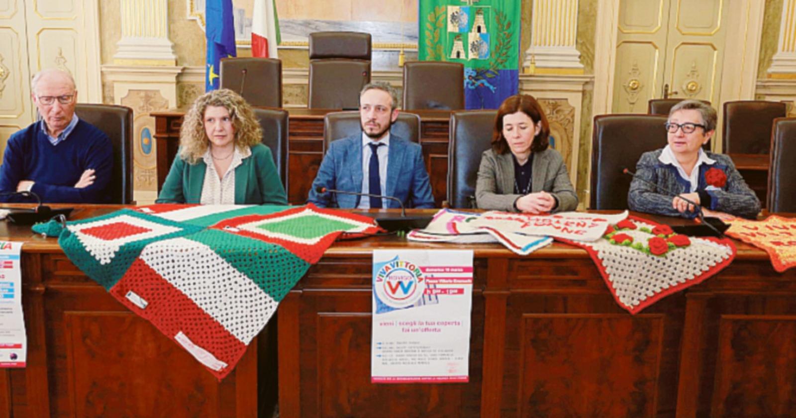 Una grande coperta ricamata coprirà il listòn