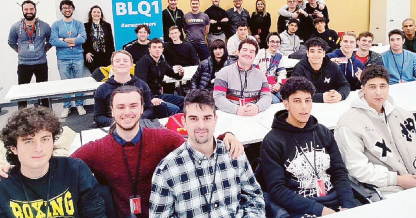 Studenti in visita ad Amazon