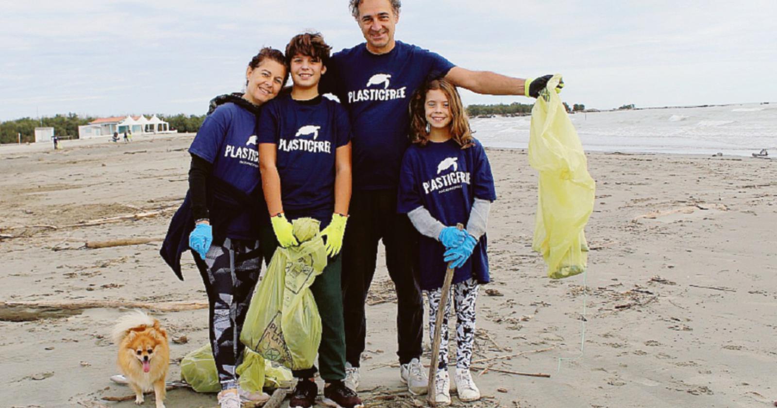 I volontari hanno ripulito la spiaggia delle Conchiglie
