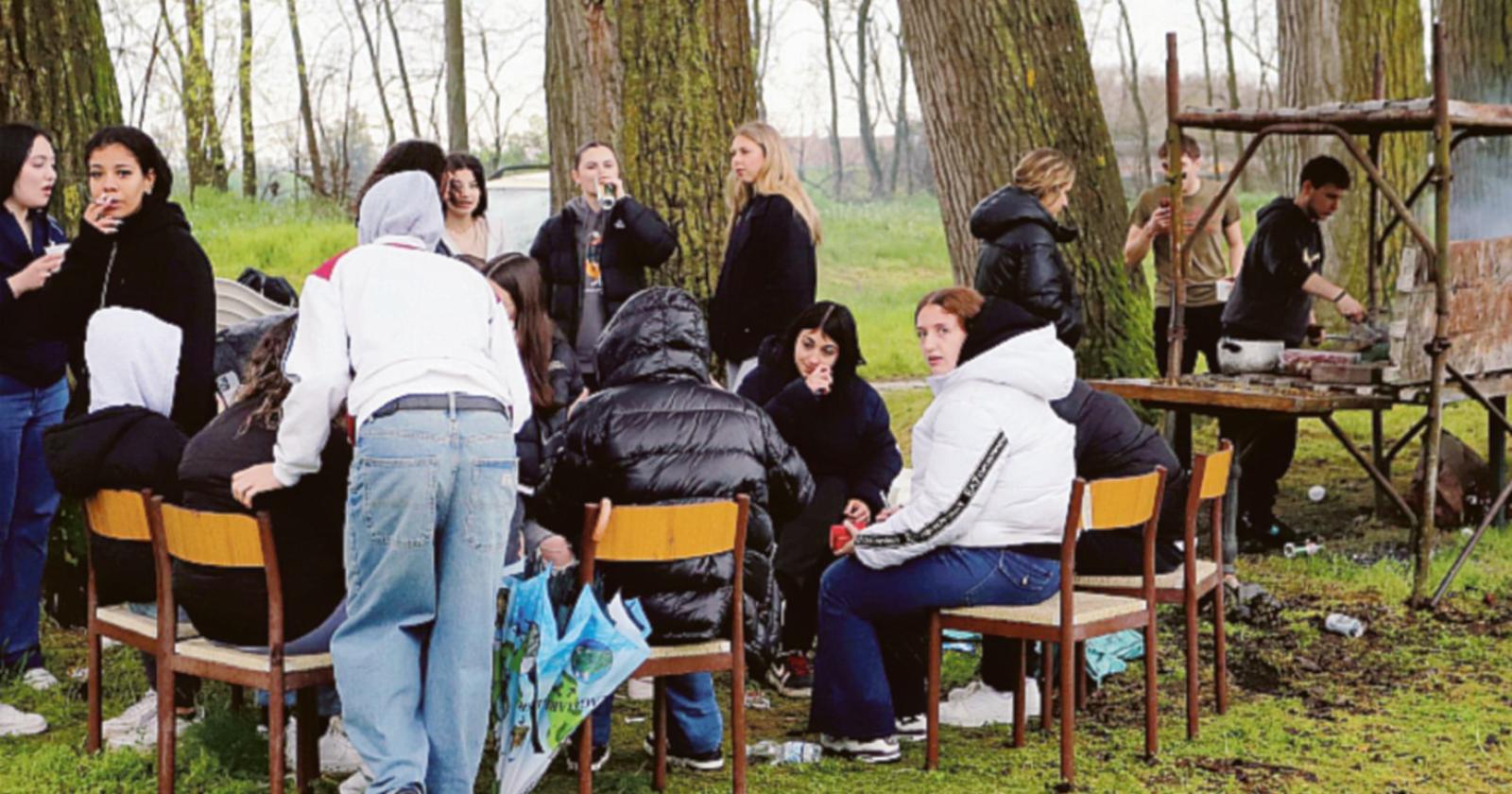 La Pasquetta con l’ombrello non frena la voglia di grigliare