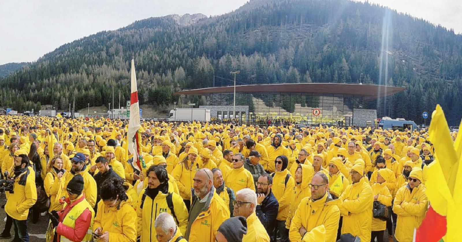 In migliaia per bloccare il finto made in Italy