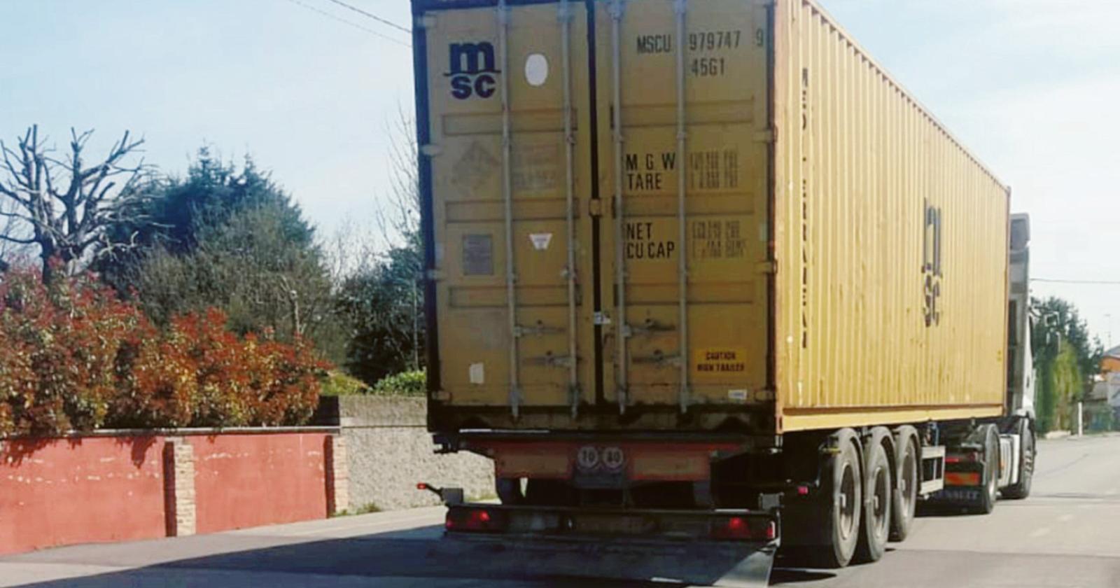 Arrivano i varchi anti camion in viale Tre Martiri