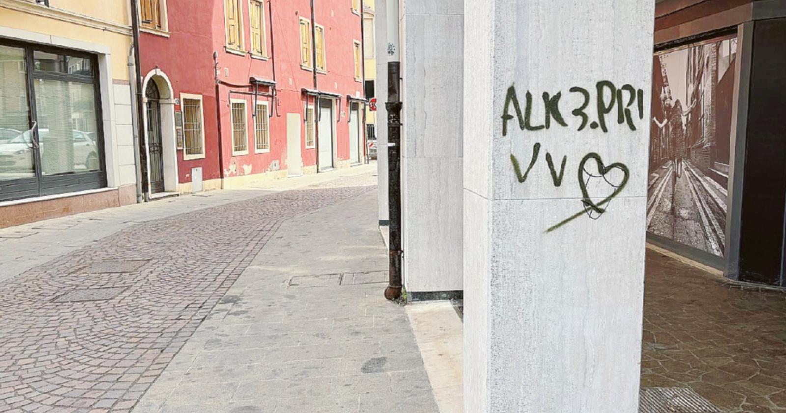 Baby vandali in piazza Duomo