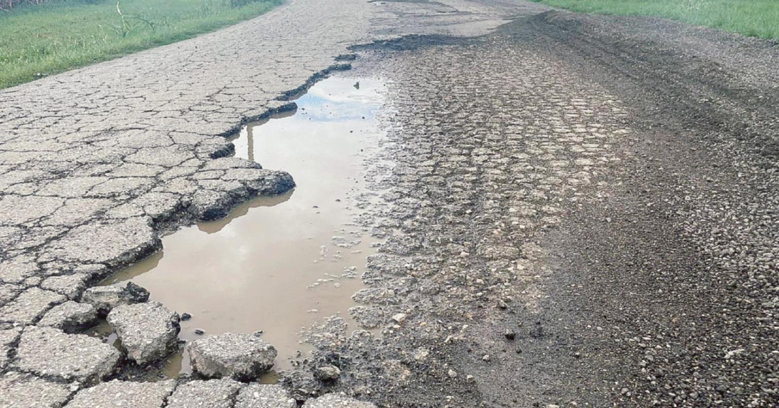 “Strade lasciate all’incuria”